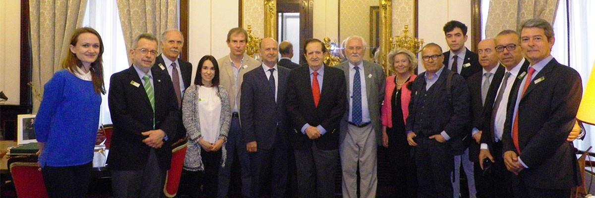 Visita al Senado de la Junta Directiva de la AEDV